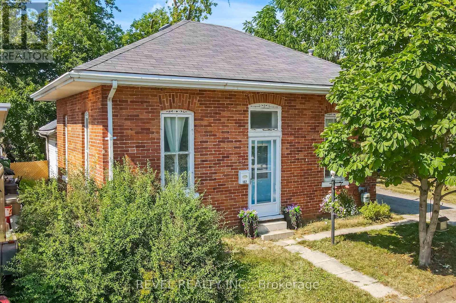 Property at 102 KING STREET image 2