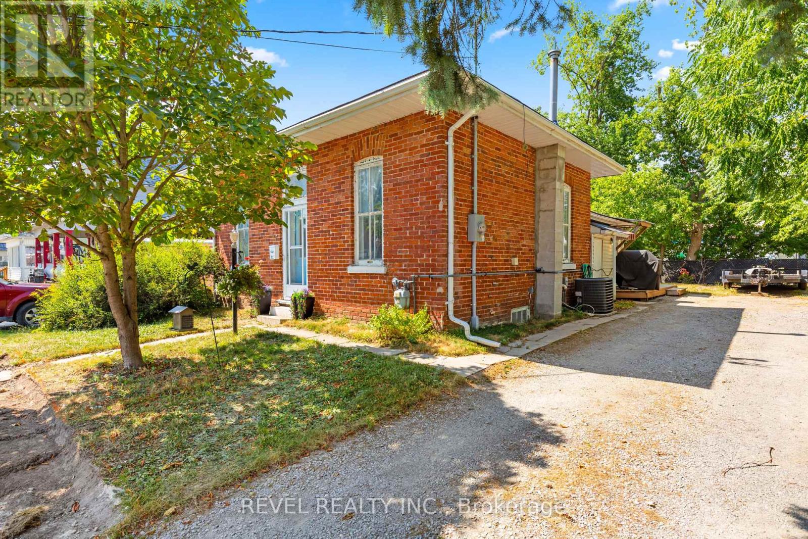 Property at 102 KING STREET image 3