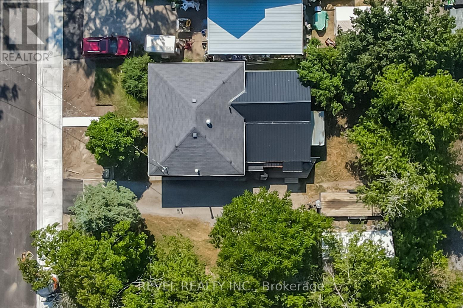 Property at 102 KING STREET image 4
