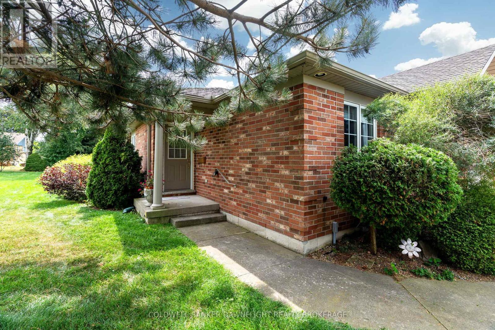 25 Shadow Lane, South Huron, Ontario  N0M 1S1 - Photo 2 - X12317651