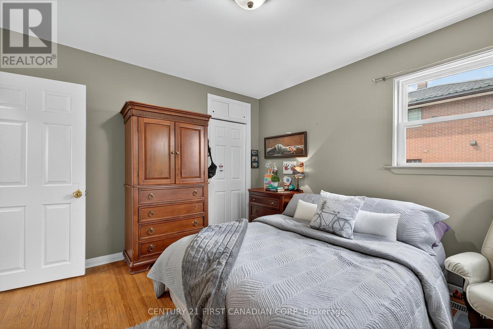 204 Burnside Drive, London East, Ontario  N5V 1B7 - Photo 11 - X12317660