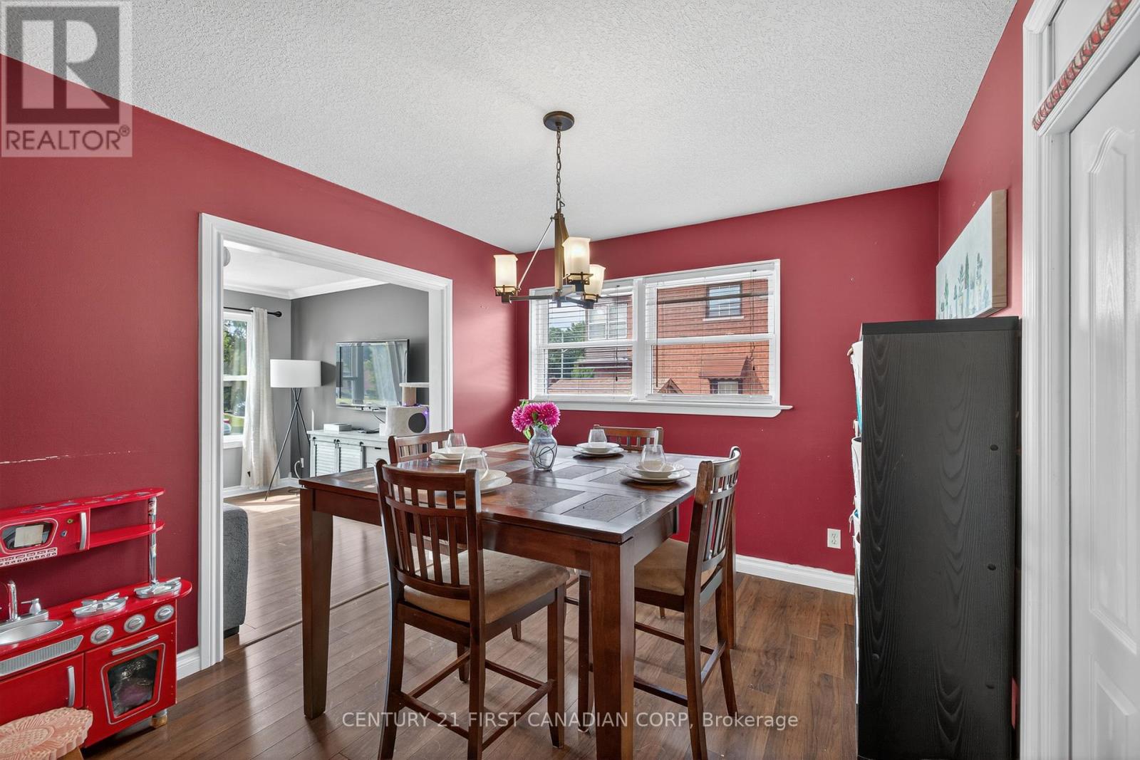 204 Burnside Drive, London East, Ontario  N5V 1B7 - Photo 7 - X12317660