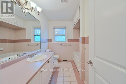 1534 Randor Drive, Mississauga, Ontario  L5J 3C7 - Photo 10 - W12253191