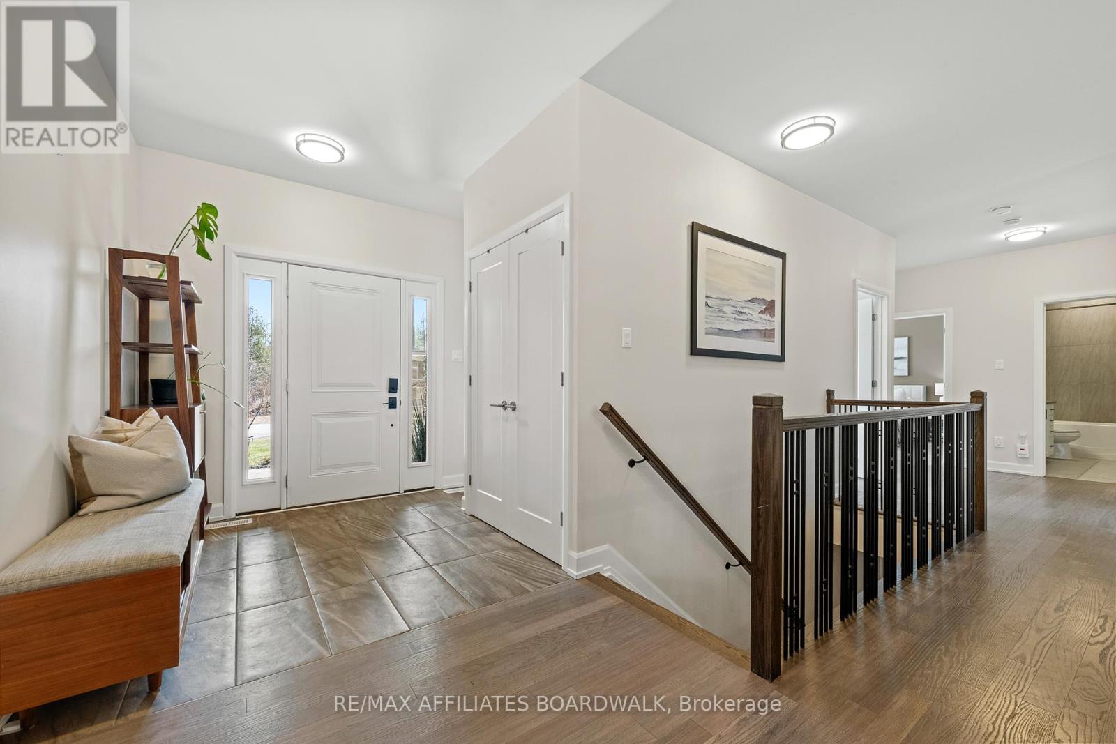 Property at 400 CINNAMON CRESCENT image 3