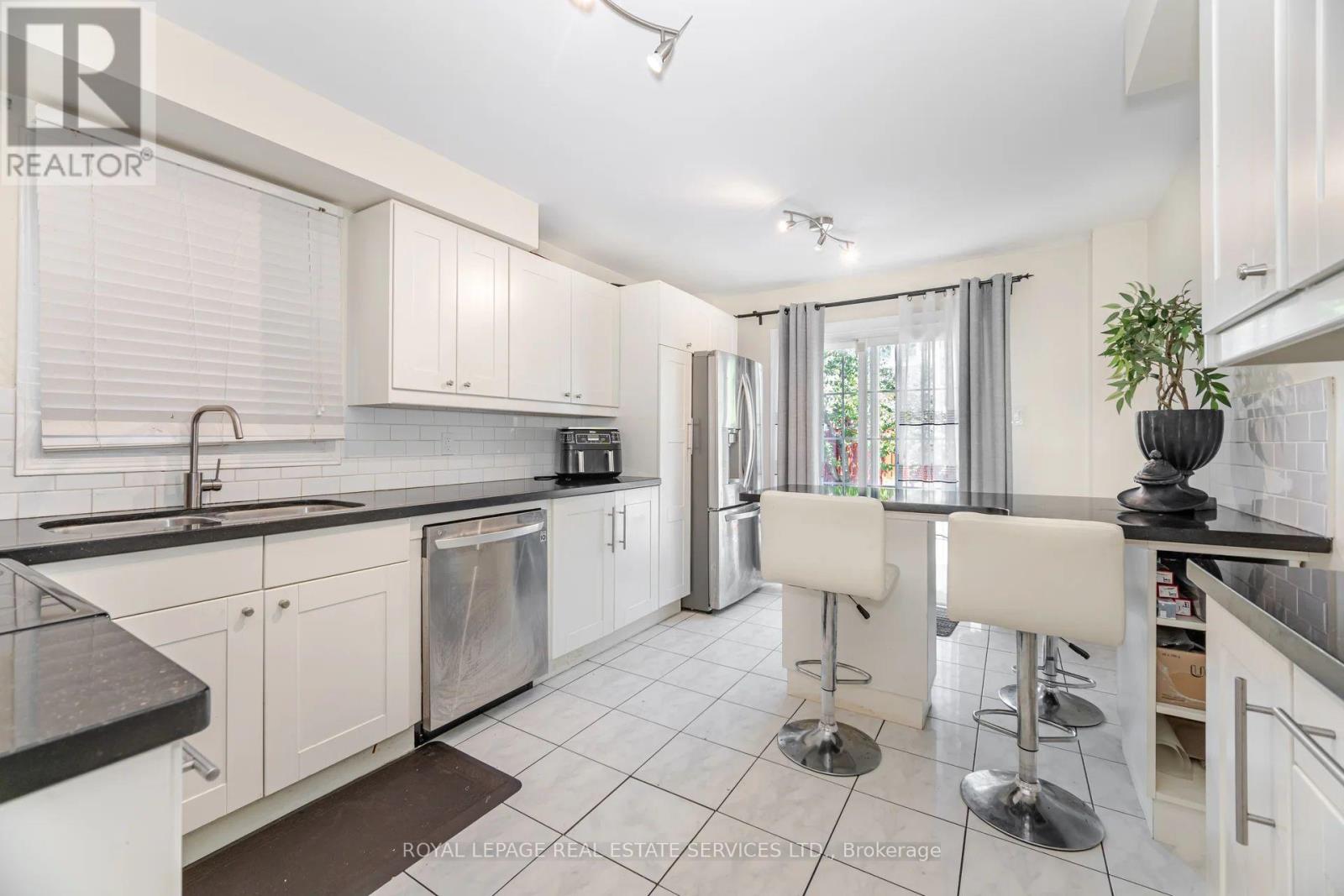 3245 Aubrey Road, Mississauga, Ontario  L5L 5C8 - Photo 13 - W12317603