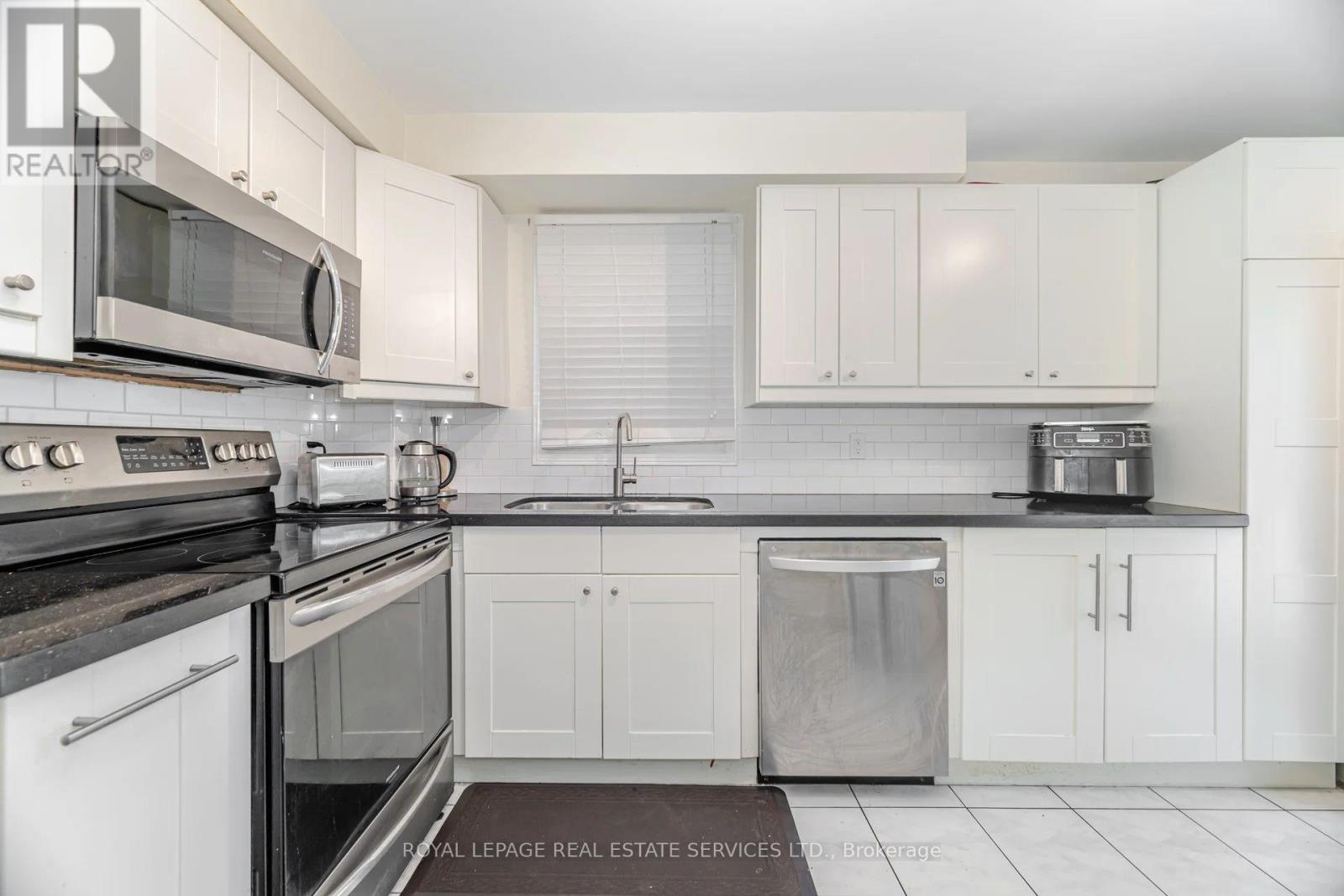 3245 Aubrey Road, Mississauga, Ontario  L5L 5C8 - Photo 14 - W12317603