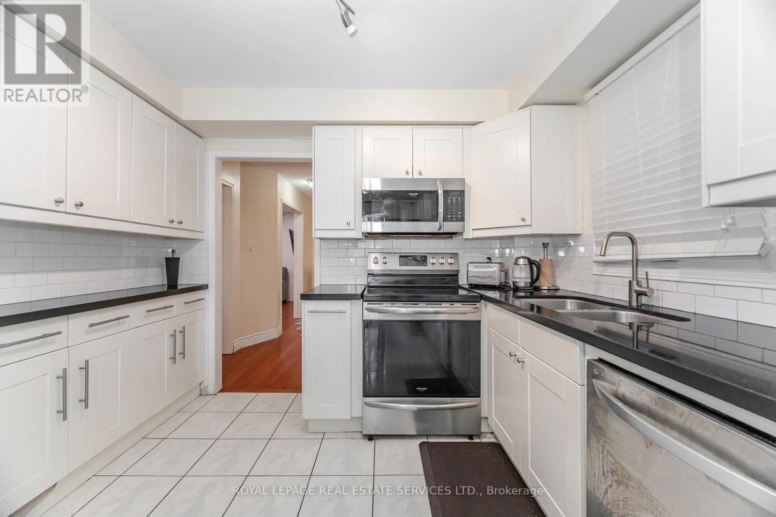 3245 Aubrey Road, Mississauga, Ontario  L5L 5C8 - Photo 15 - W12317603