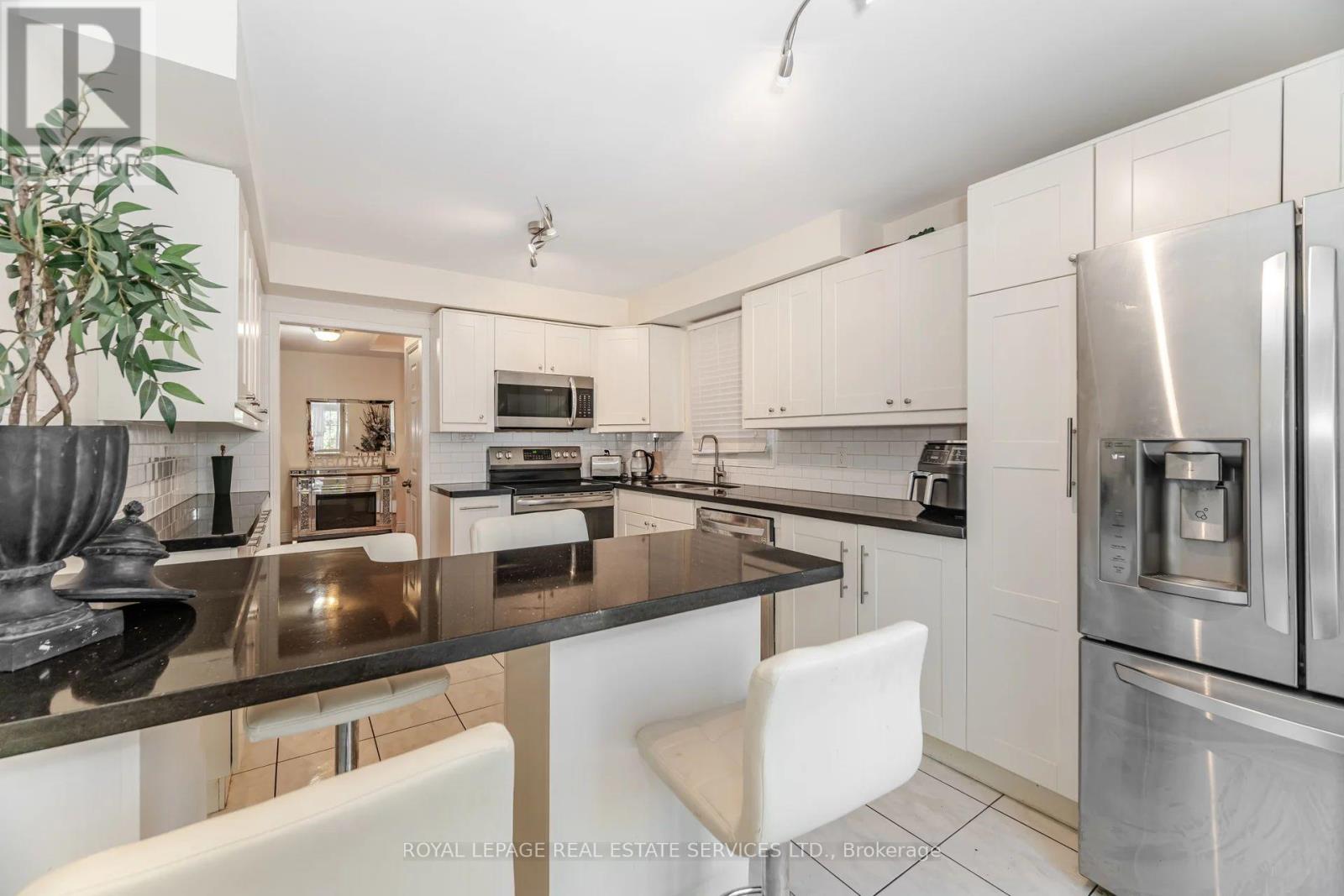 3245 Aubrey Road, Mississauga, Ontario  L5L 5C8 - Photo 17 - W12317603