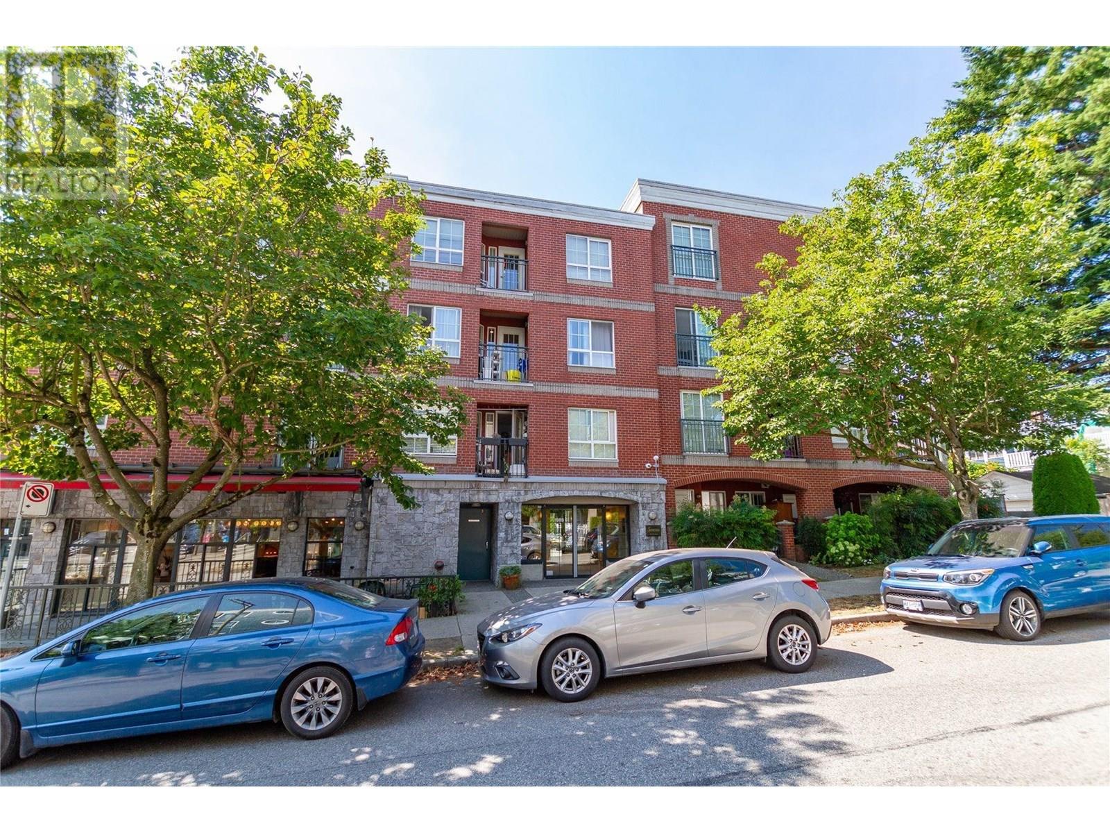 210 1989 Dunbar Street, Vancouver, British Columbia  V6R 4R5 - Photo 2 - R3031272
