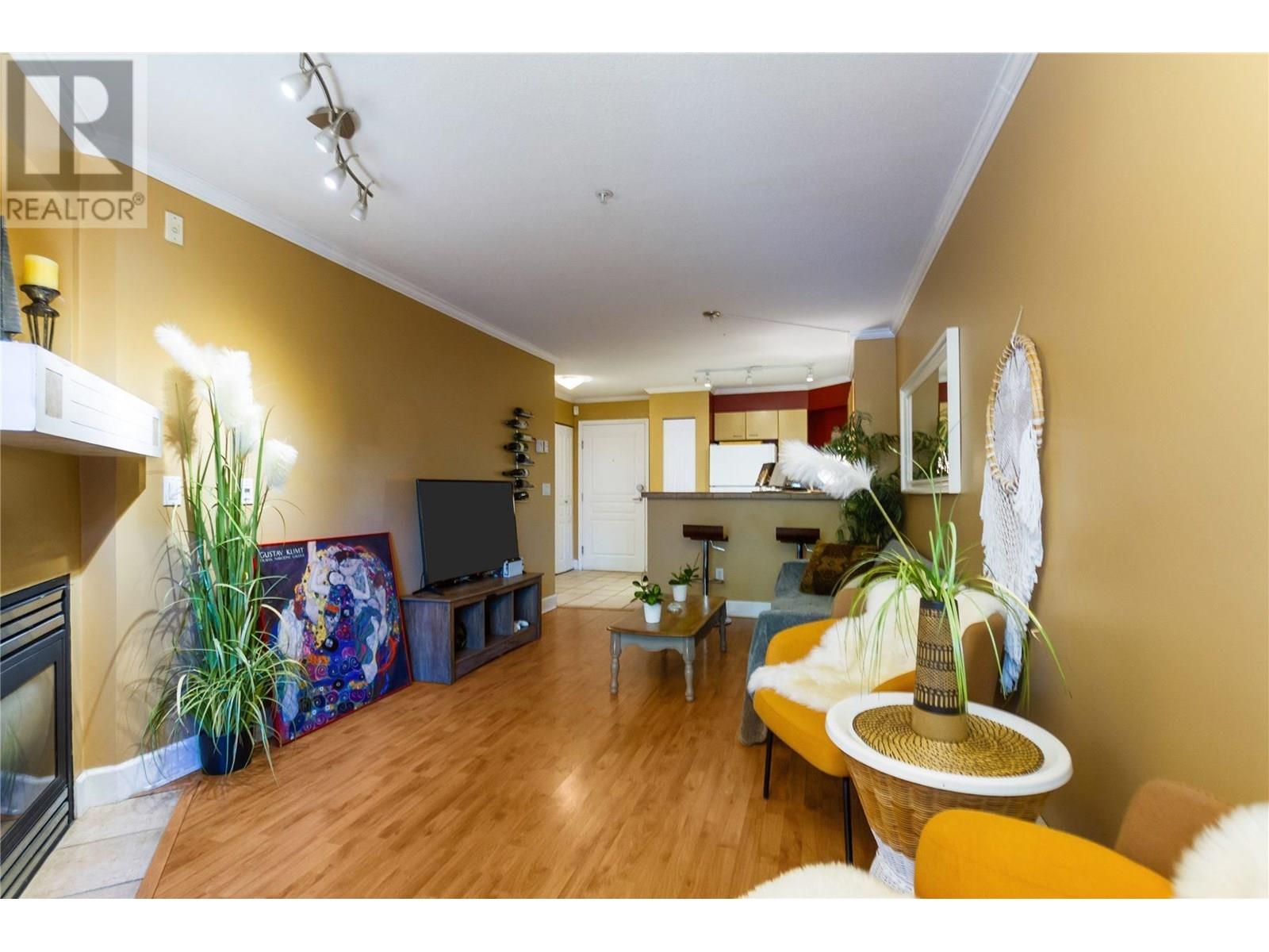 210 1989 Dunbar Street, Vancouver, British Columbia  V6R 4R5 - Photo 7 - R3031272