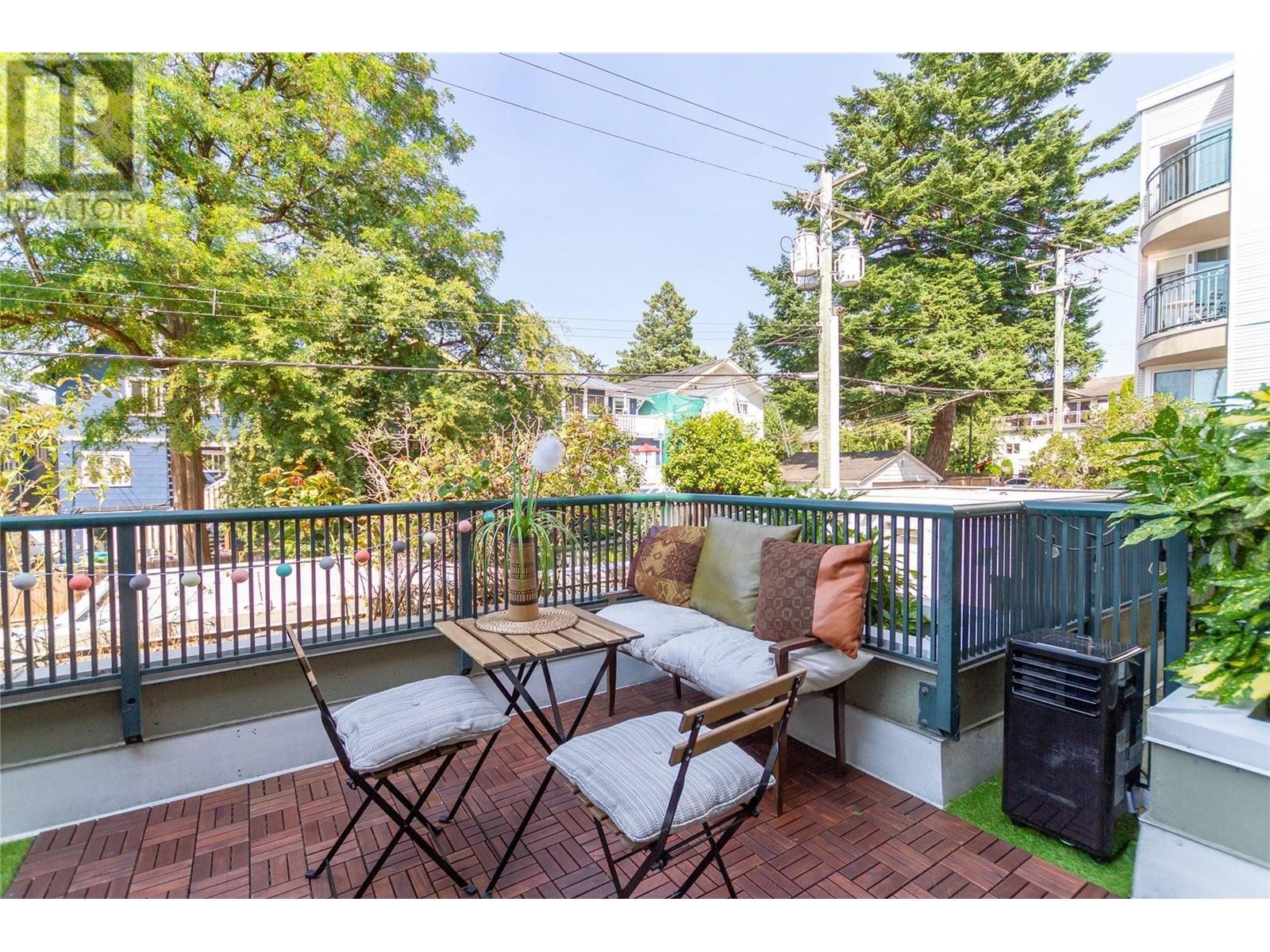 210 1989 Dunbar Street, Vancouver, British Columbia  V6R 4R5 - Photo 17 - R3031272