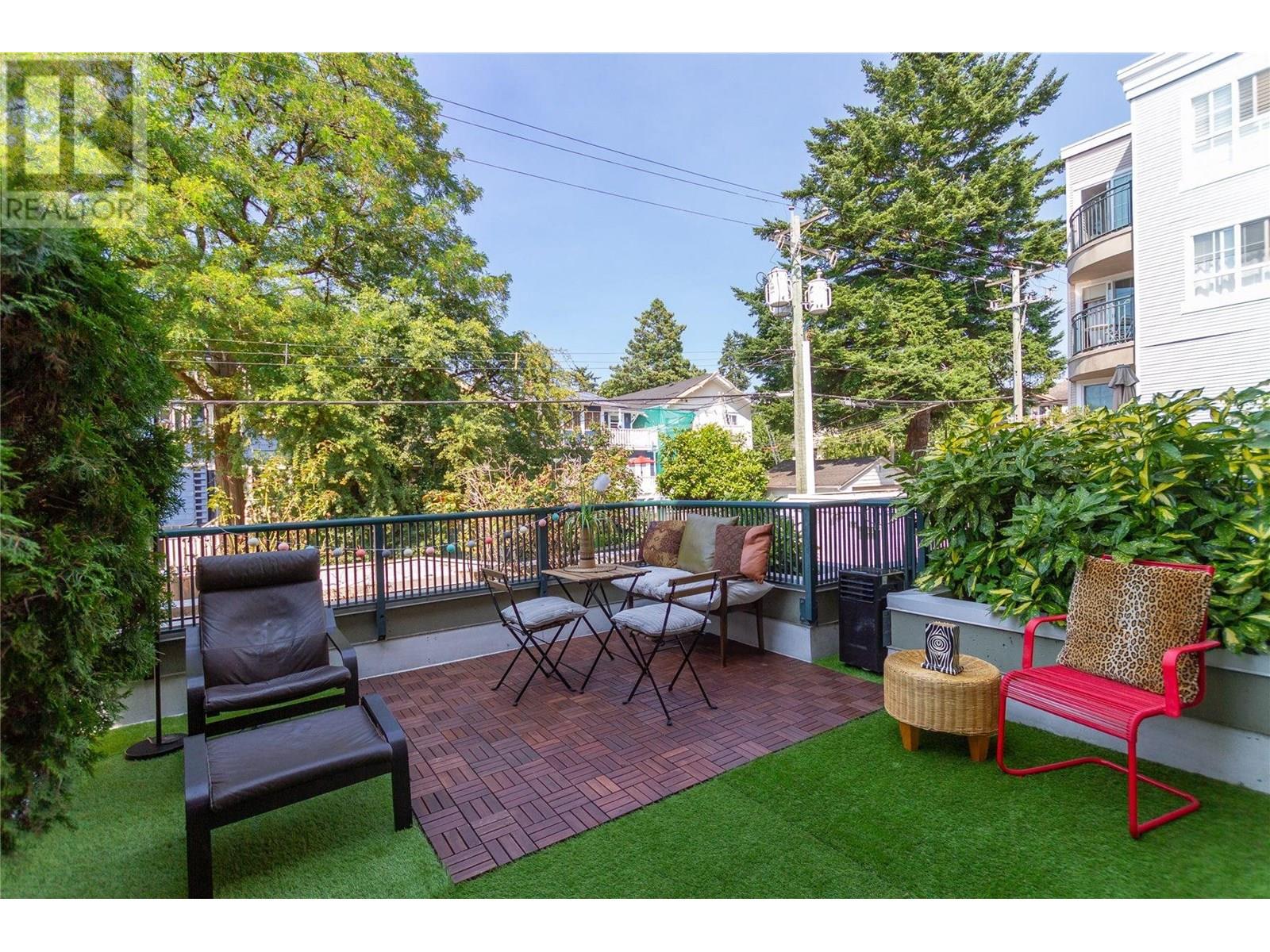 210 1989 Dunbar Street, Vancouver, British Columbia  V6R 4R5 - Photo 4 - R3031272