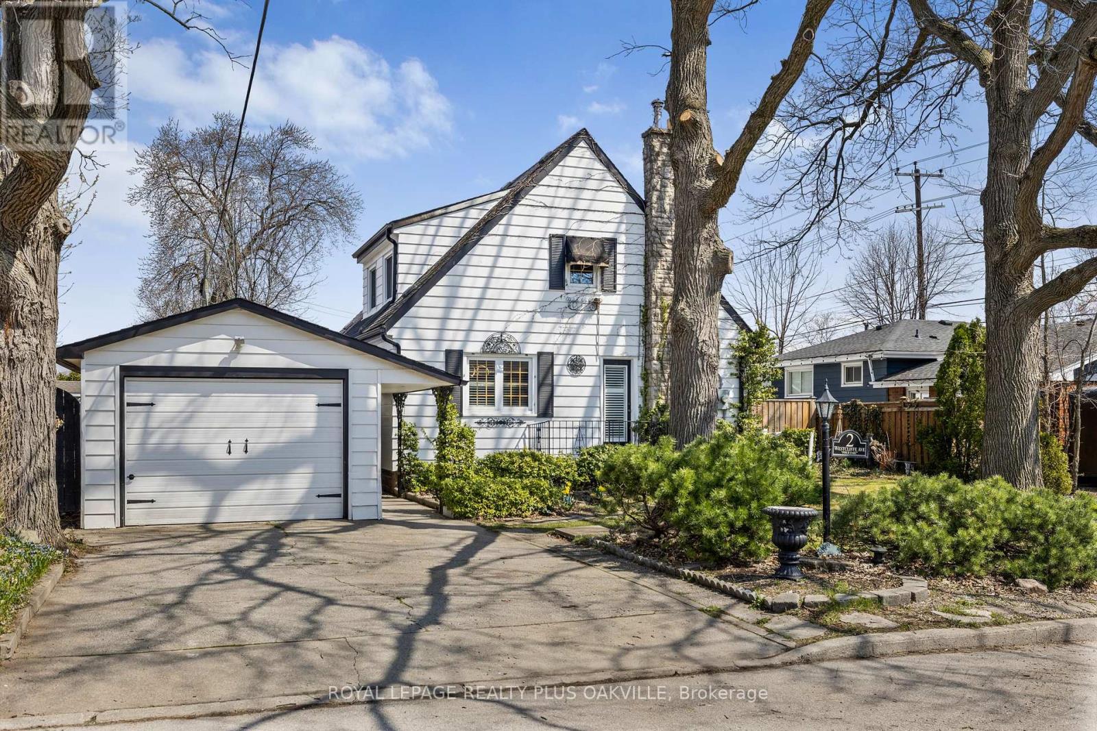 2 Westcliffe Avenue, Hamilton, Ontario  L9C 1K2 - Photo 1 - X12317568