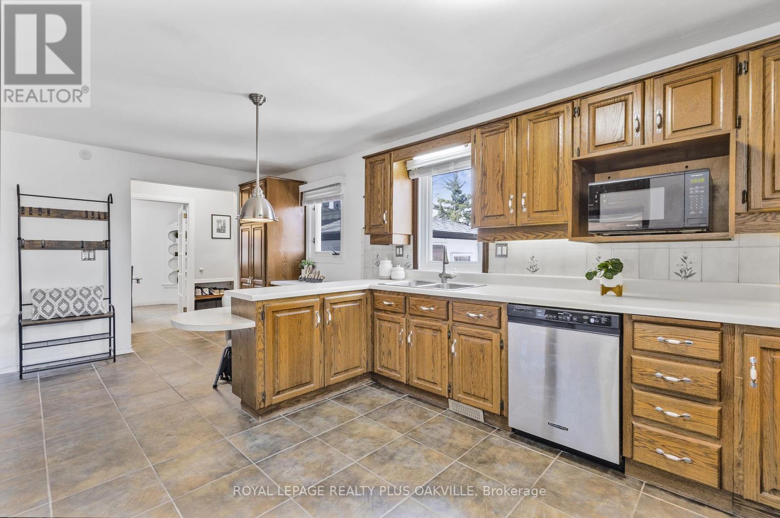 2 Westcliffe Avenue, Hamilton, Ontario  L9C 1K2 - Photo 23 - X12317568