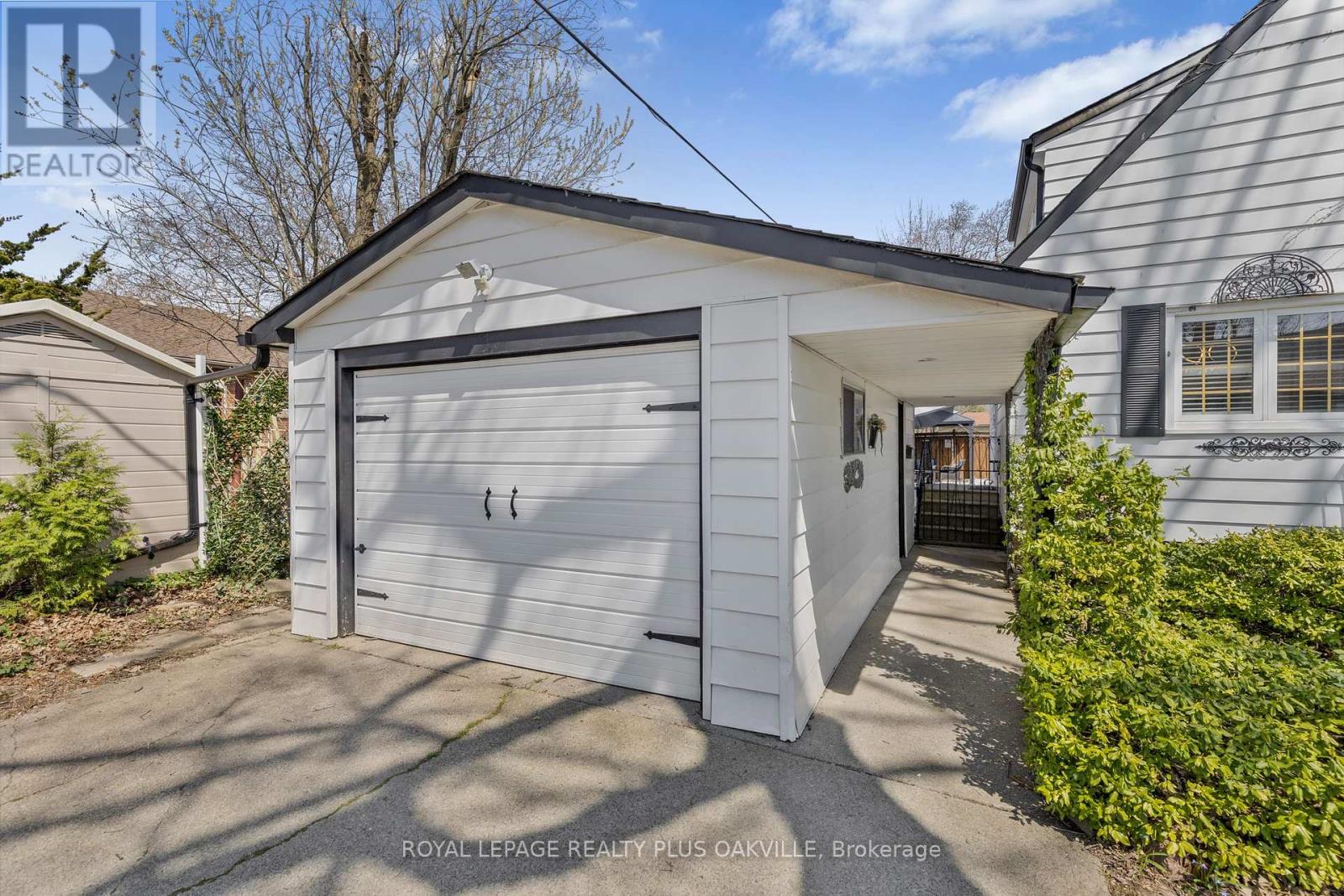 2 Westcliffe Avenue, Hamilton, Ontario  L9C 1K2 - Photo 4 - X12317568