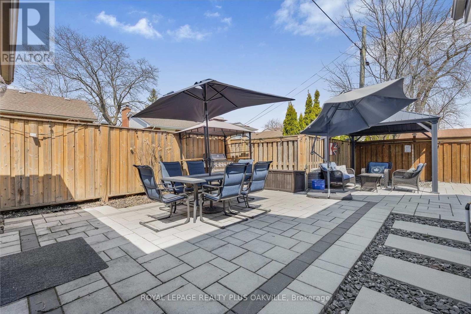 2 Westcliffe Avenue, Hamilton, Ontario  L9C 1K2 - Photo 5 - X12317568