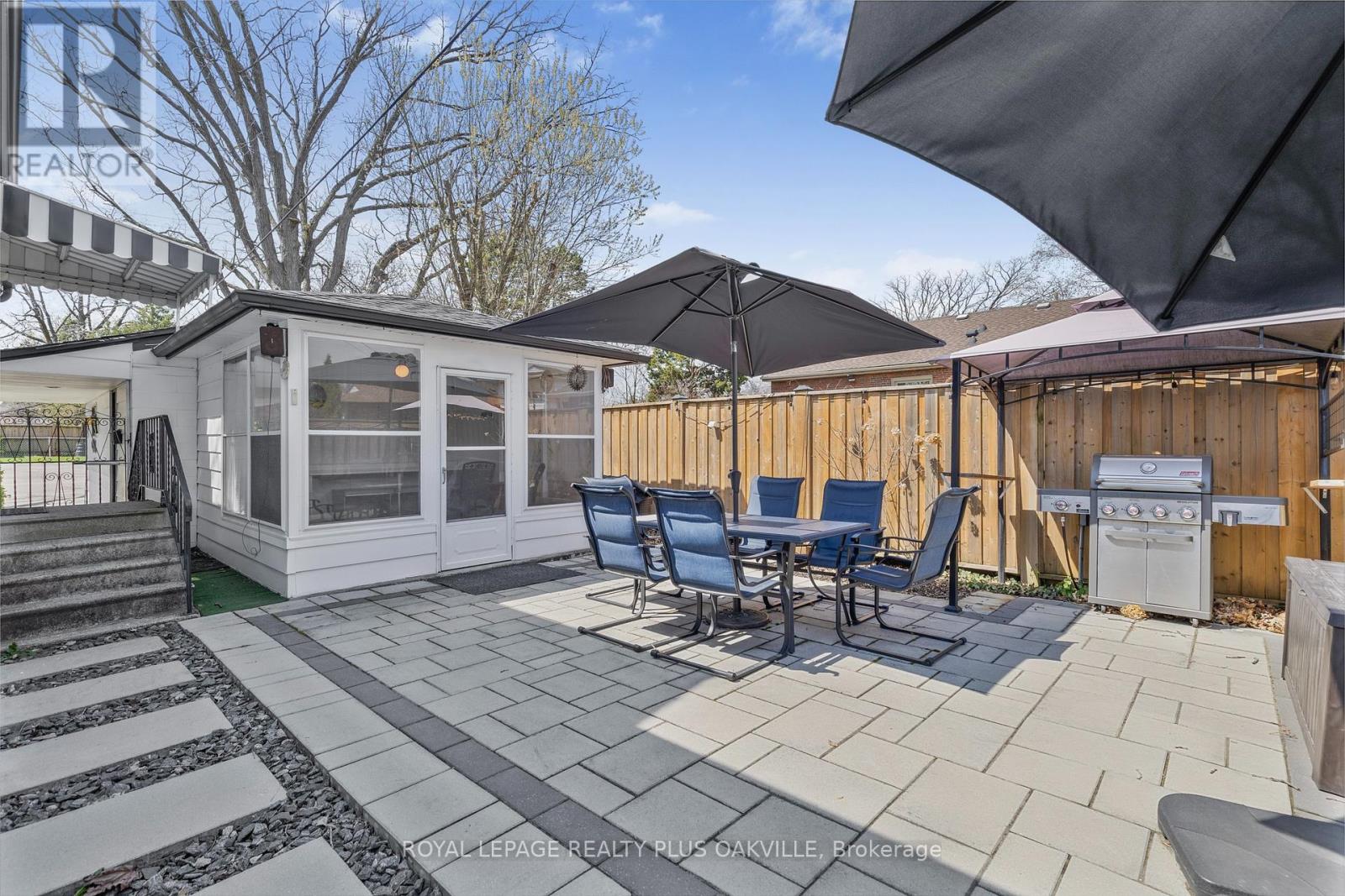 2 Westcliffe Avenue, Hamilton, Ontario  L9C 1K2 - Photo 6 - X12317568