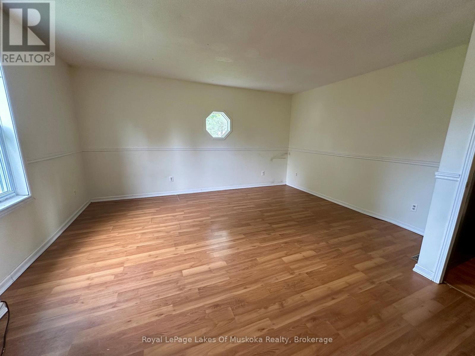 111 Ontario Street, Burk's Falls, Ontario  P0A 1C0 - Photo 12 - X12317626