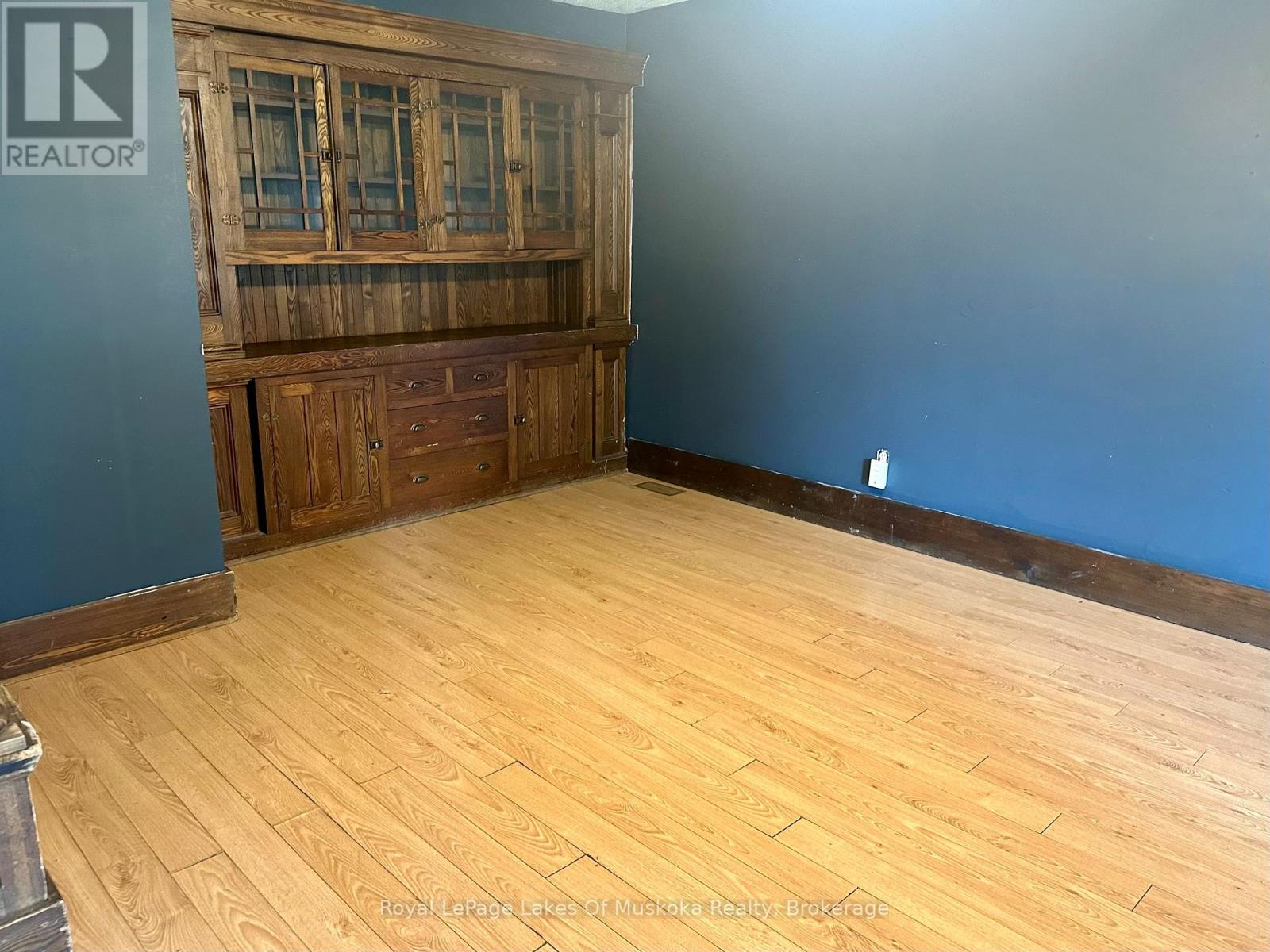 111 Ontario Street, Burk's Falls, Ontario  P0A 1C0 - Photo 2 - X12317626
