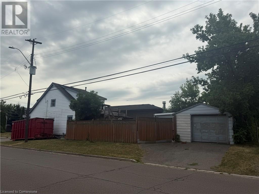 Property at 325 WEIR Street N image 3
