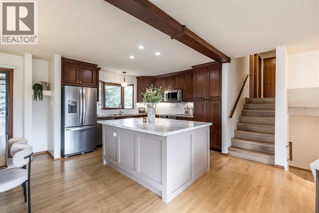 Property at 32 Ross Heights Court SE image 4