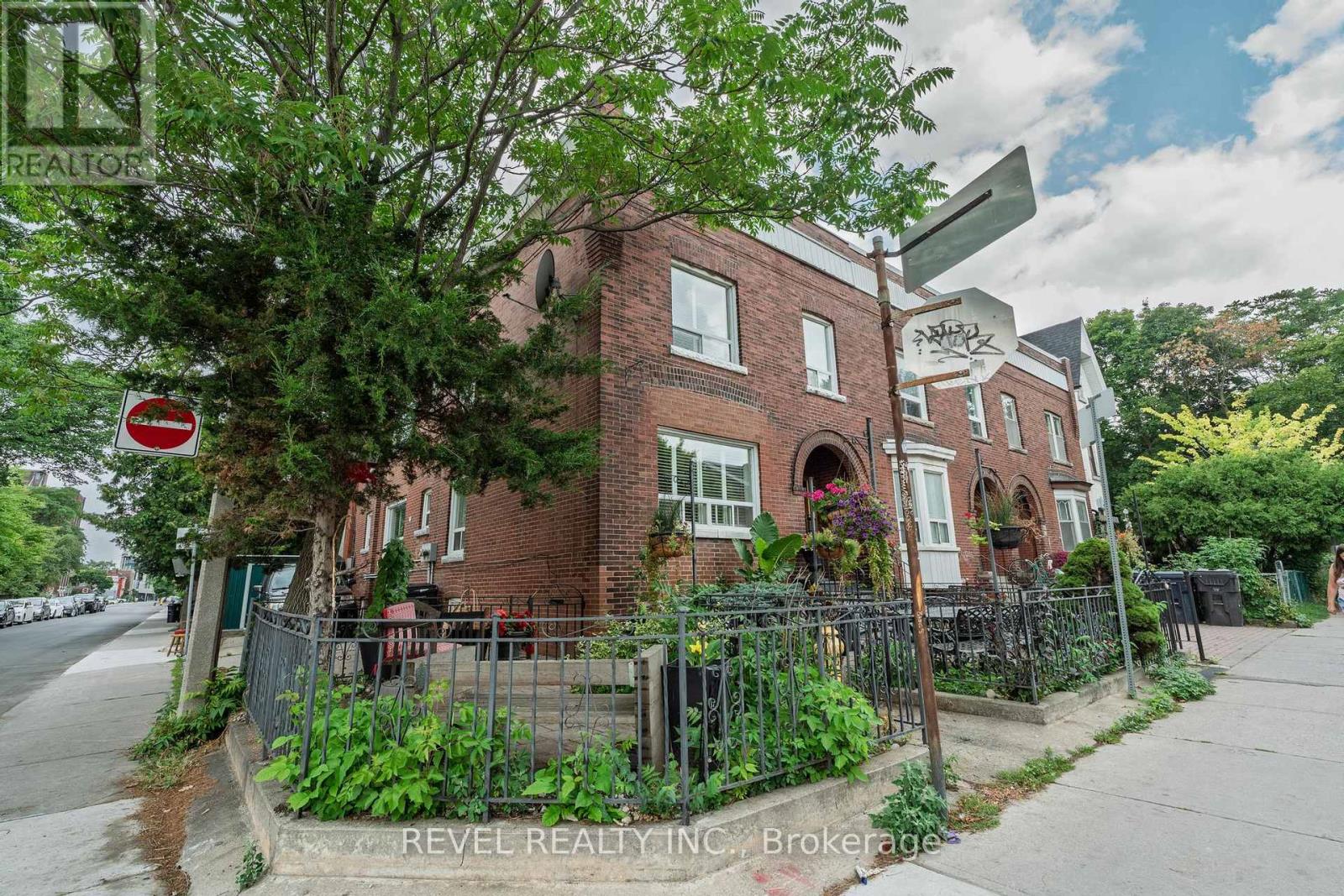BSMT - 16A DENISON AVENUE, Toronto, Ontario