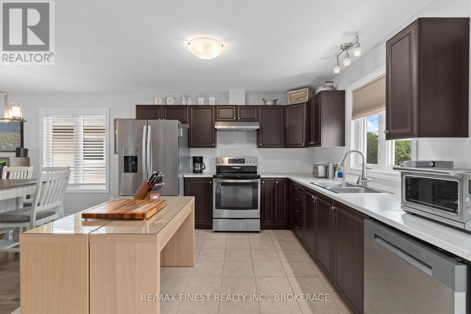 17 Lee Avenue, Smiths Falls, Ontario  K7A 0A2 - Photo 11 - X12317802