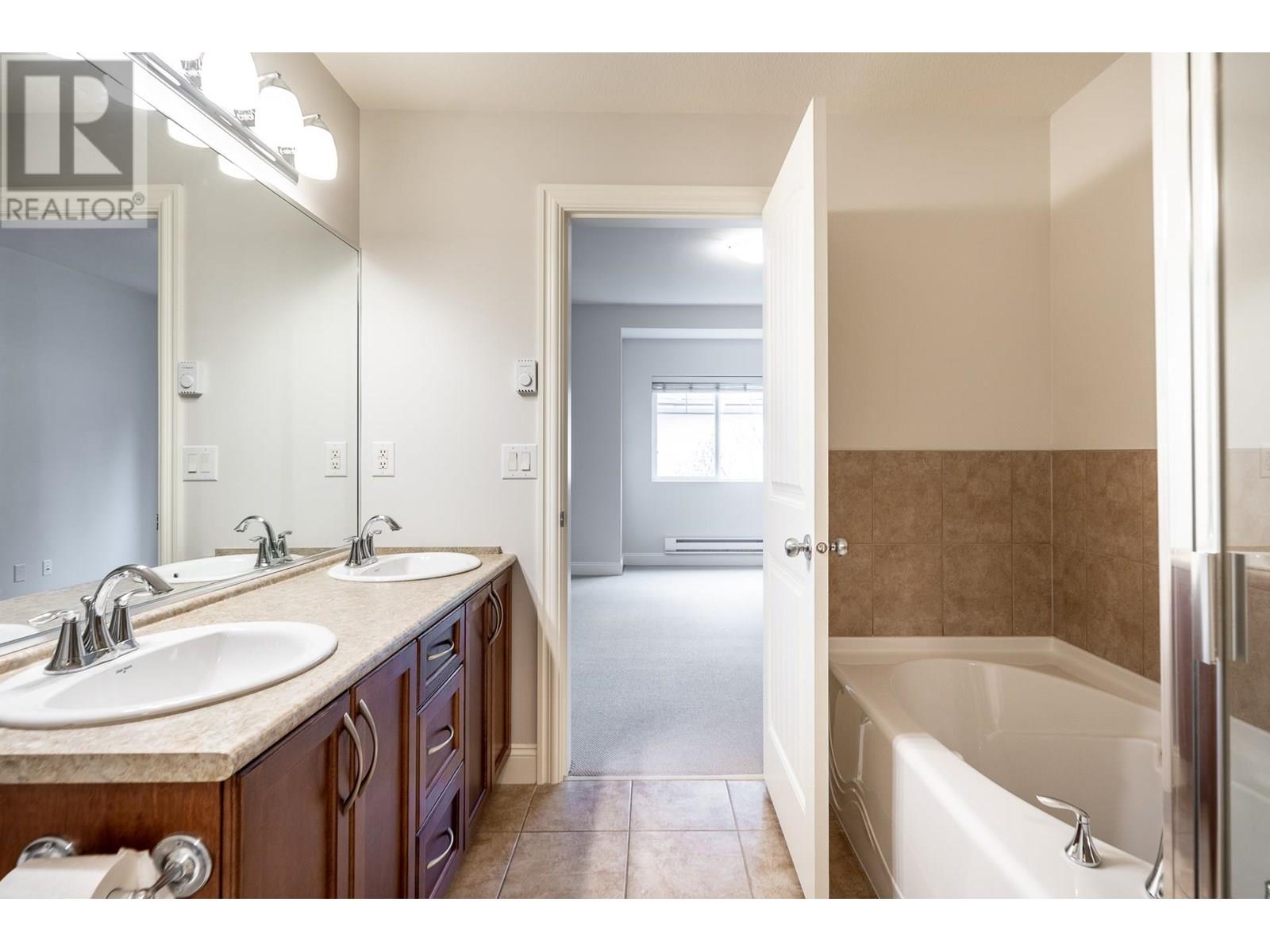 215 22150 Dewdney Trunk Road, Maple Ridge, British Columbia  V2X 3H6 - Photo 18 - R2980883