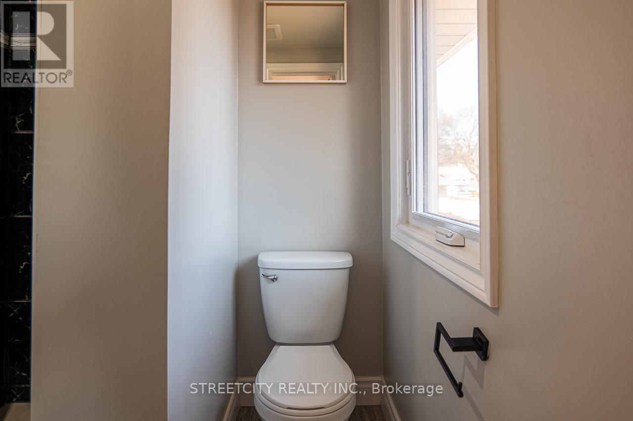 814 Grenfell Drive, London North, Ontario  N5X 2C8 - Photo 22 - X12317770