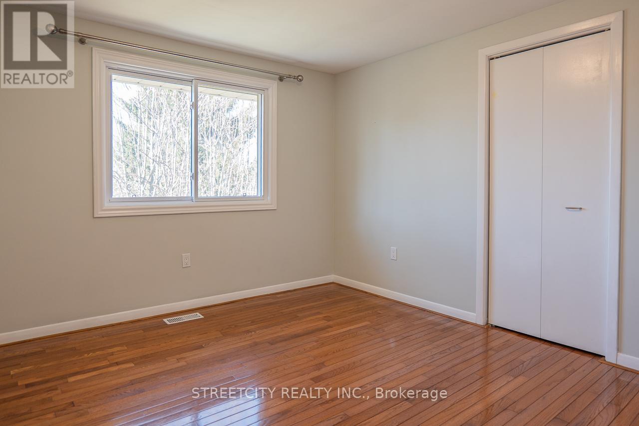 814 Grenfell Drive, London North, Ontario  N5X 2C8 - Photo 26 - X12317770