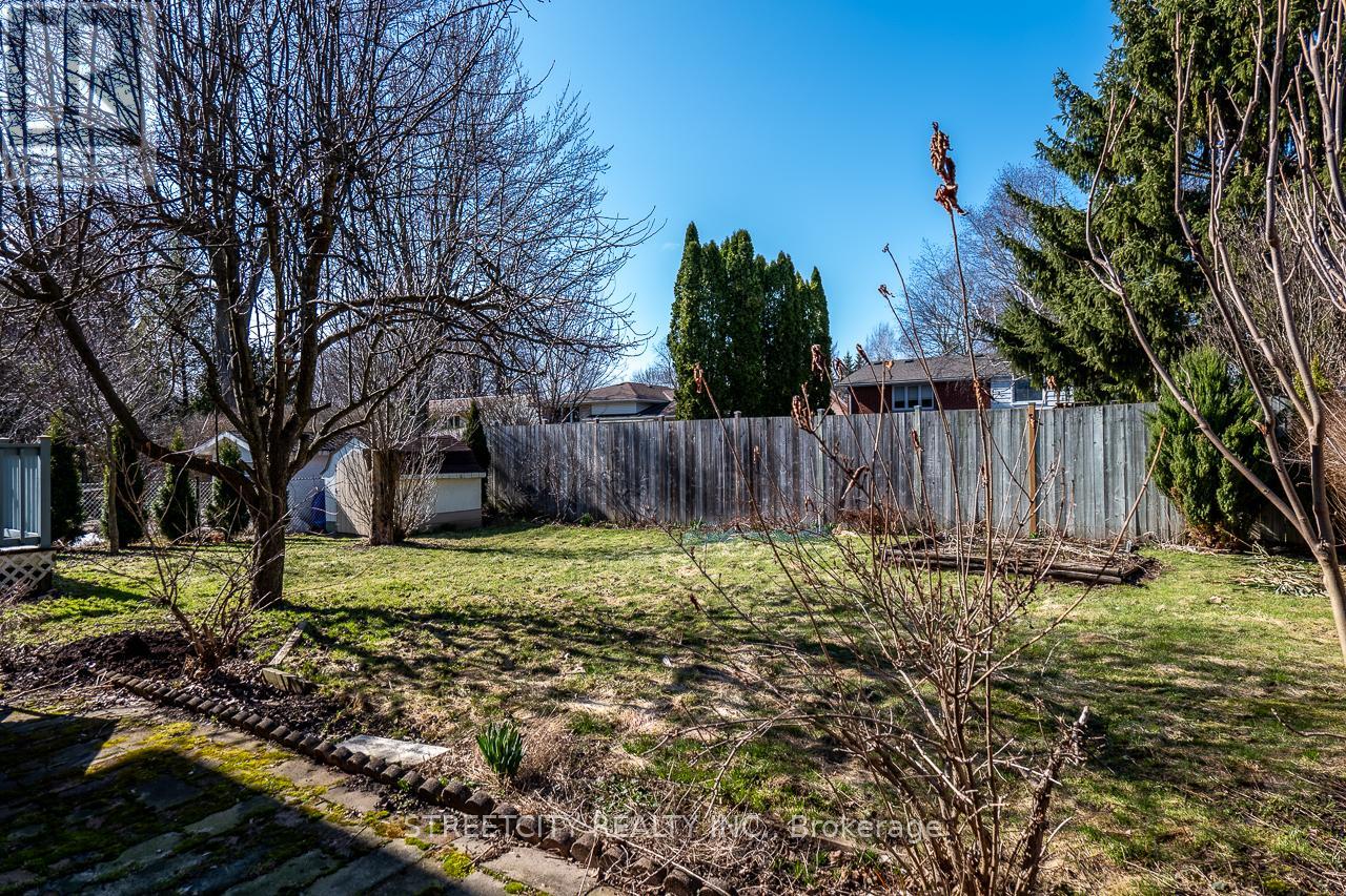 814 Grenfell Drive, London North, Ontario  N5X 2C8 - Photo 44 - X12317770
