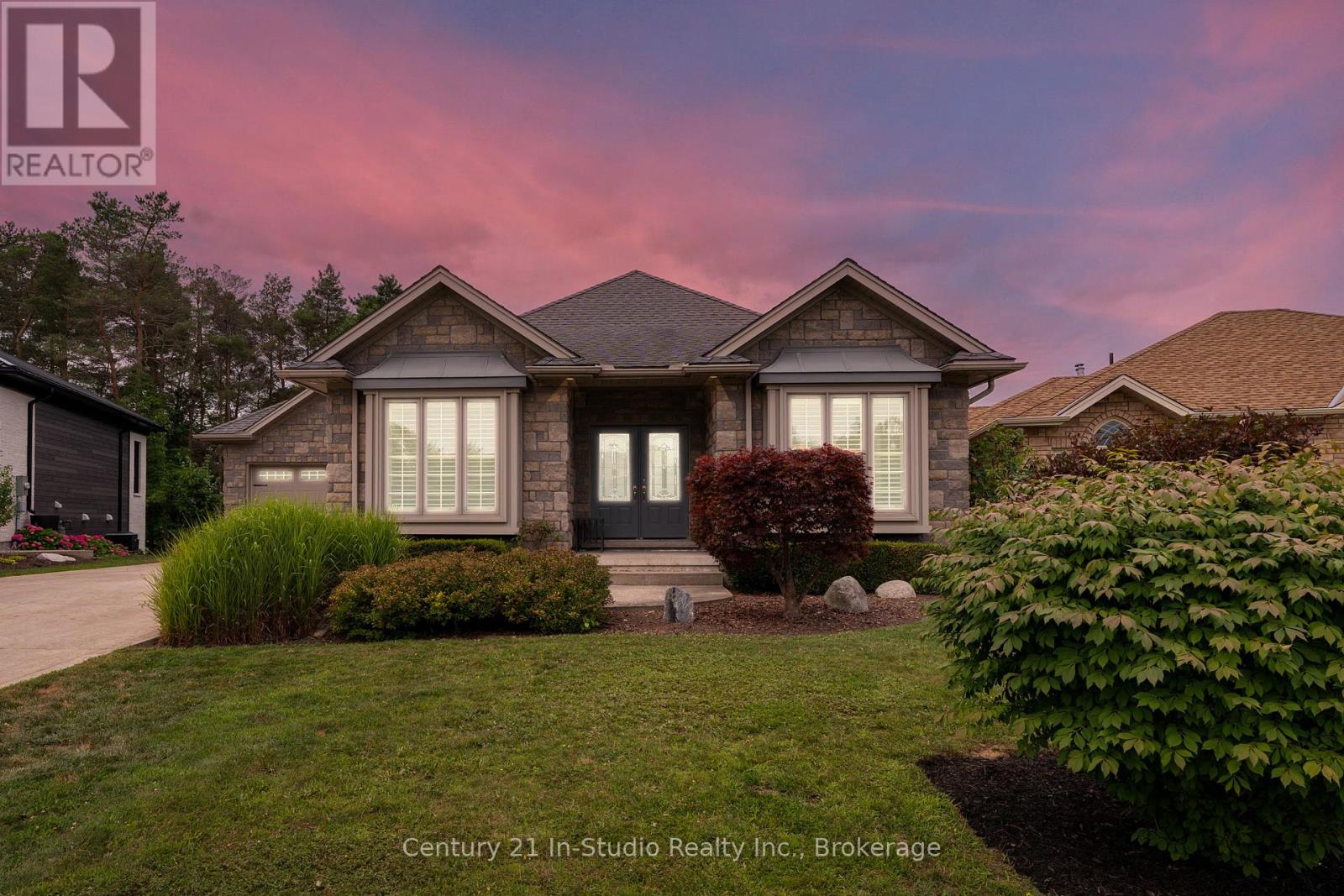6 Glen Abbey Court, Meaford, Ontario  N4L 1Y4 - Photo 2 - X12317601