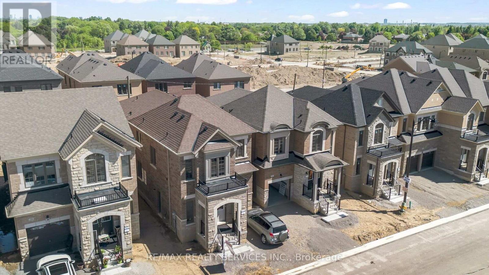 Property at 34 SAPWOOD CRESCENT image 2