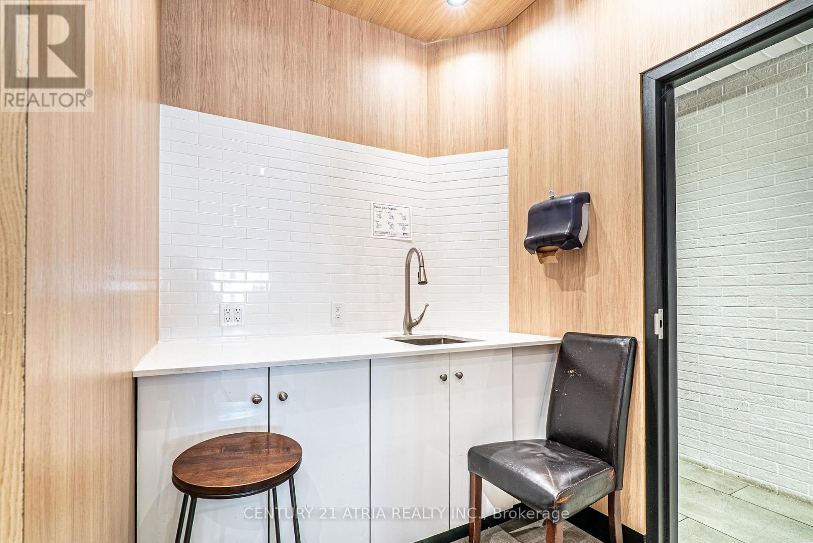 83 Lakeshore Road, Mississauga, Ontario  L5G 1C9 - Photo 22 - W12317713