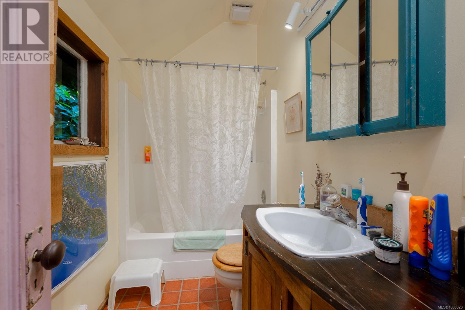 310 Tower Rd, Bamfield, British Columbia  V0R 1B0 - Photo 17 - 1008328