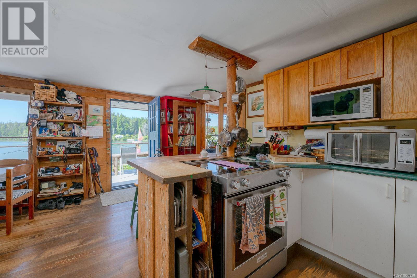 310 Tower Rd, Bamfield, British Columbia  V0R 1B0 - Photo 11 - 1008328