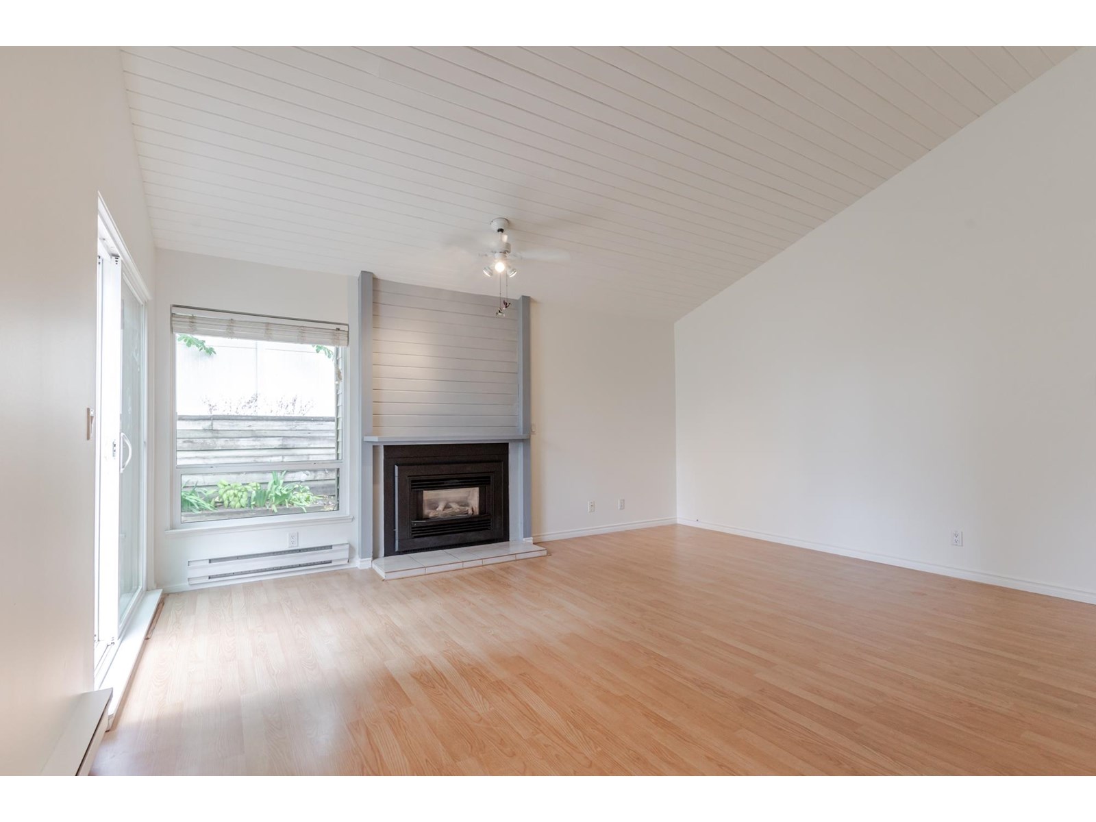 6055 W Greenside Drive, Surrey, British Columbia V3S 5M8 - Photo 8 - R3032452