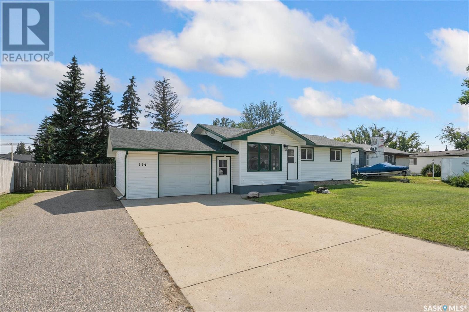 114 2nd Street S, Martensville, Saskatchewan  S0K 2T0 - Photo 2 - SK014280