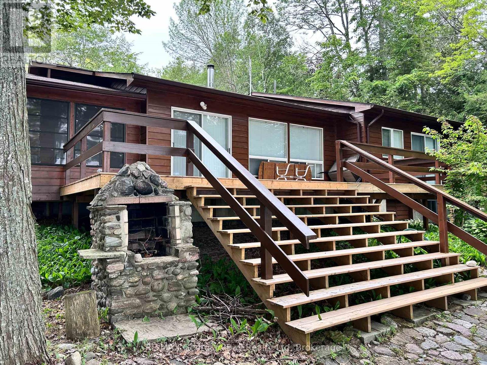 127 Kchi Sin Miikan Road, Christian Island 30, Ontario  L9M 0A9 - Photo 2 - S12278997