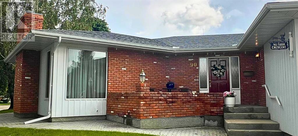 Property at 90 Tudor Crescent S image 3