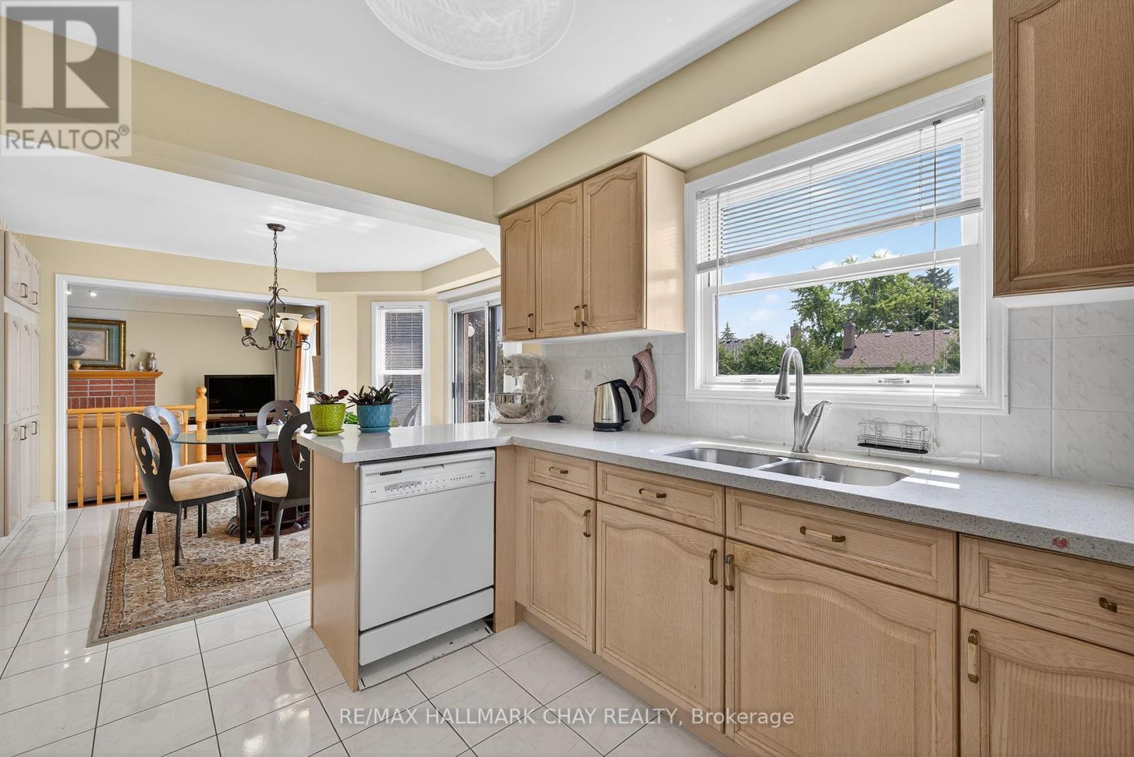 25 Heatherwood Crescent, Markham, Ontario  L3R 8W5 - Photo 11 - N12317758
