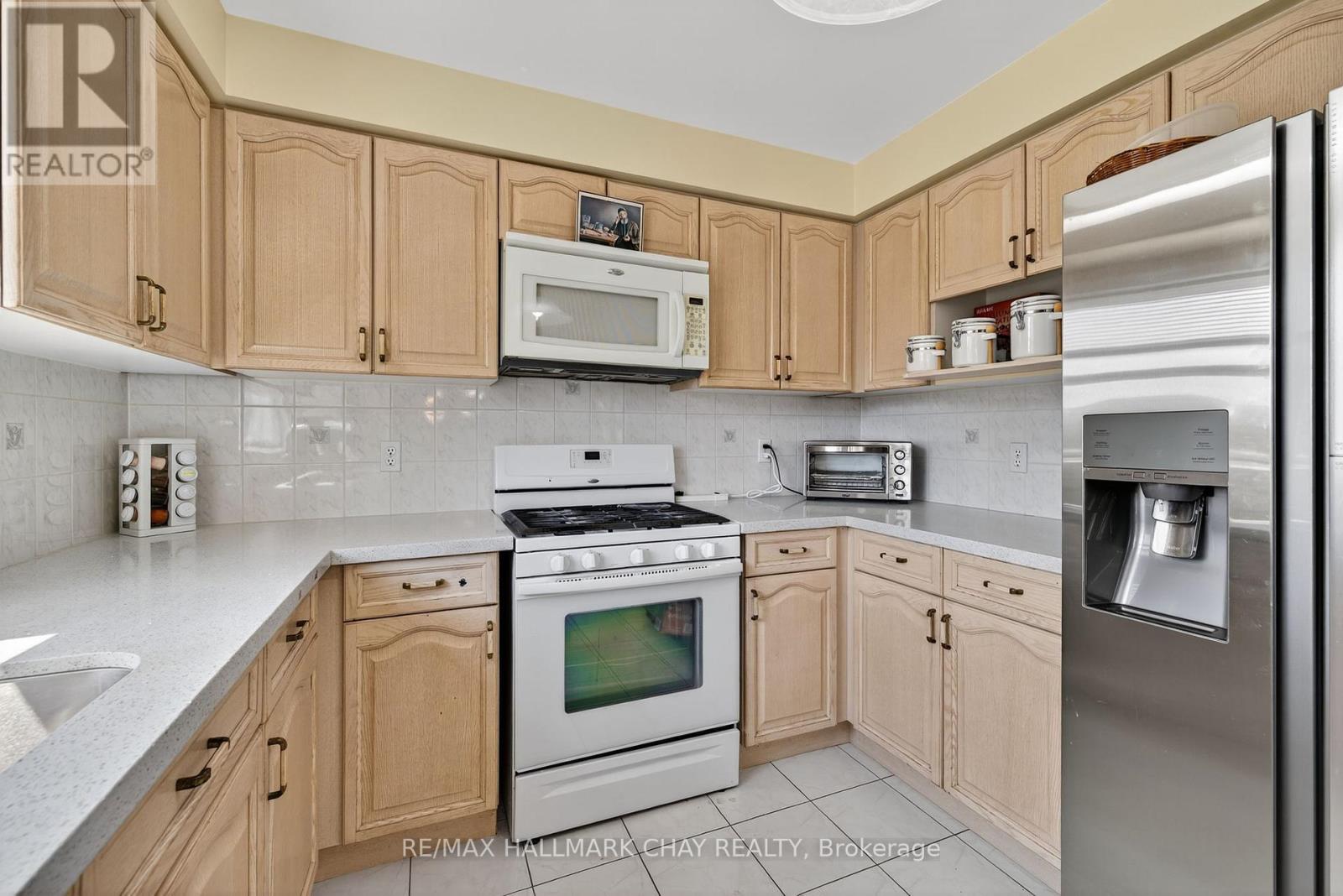 25 Heatherwood Crescent, Markham, Ontario  L3R 8W5 - Photo 12 - N12317758