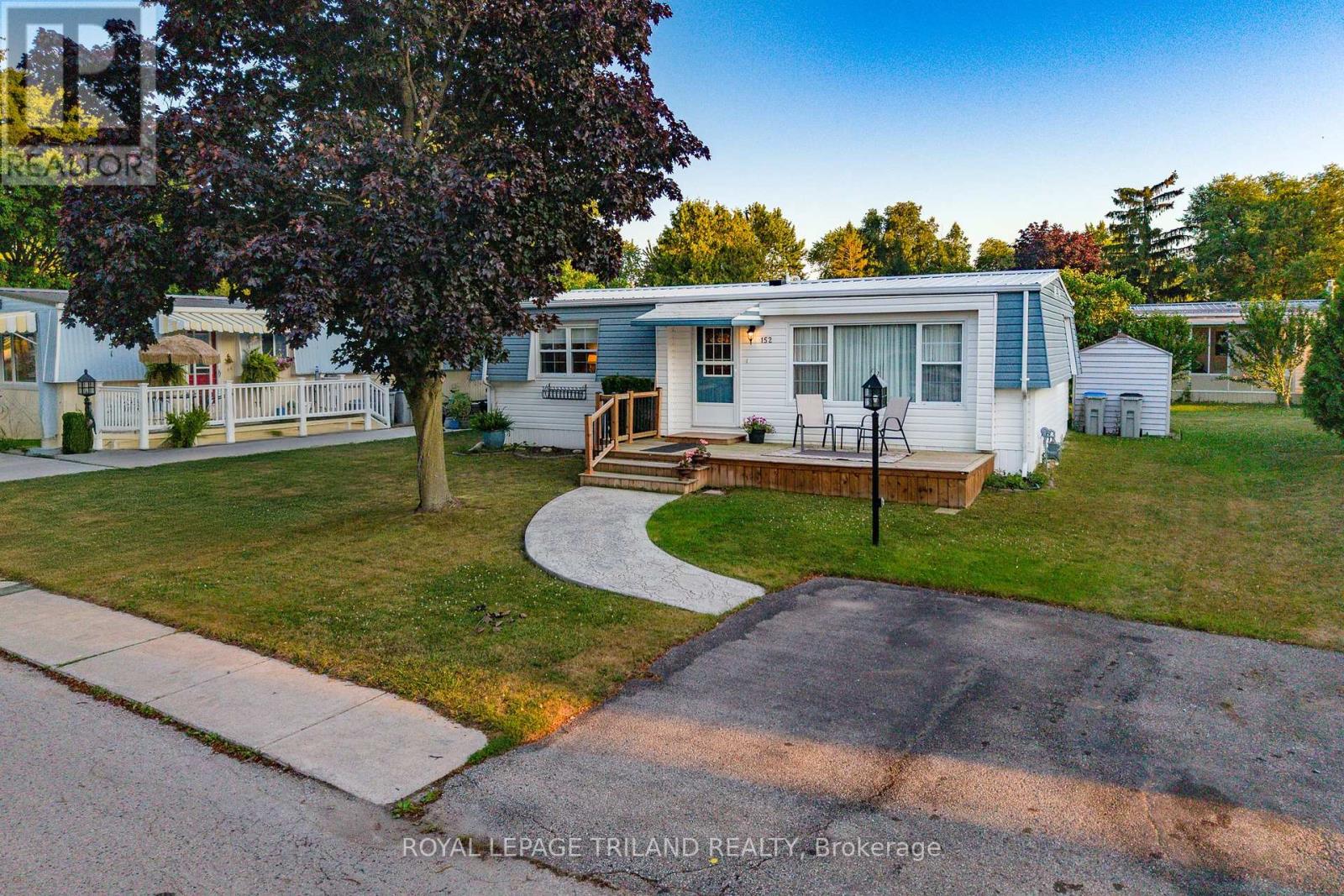 152 Pebble Beach Parkway, South Huron, Ontario  N0M 1T0 - Photo 2 - X12317832