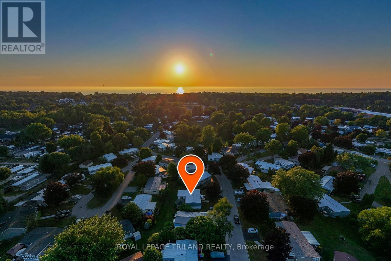 152 Pebble Beach Parkway, South Huron, Ontario  N0M 1T0 - Photo 3 - X12317832