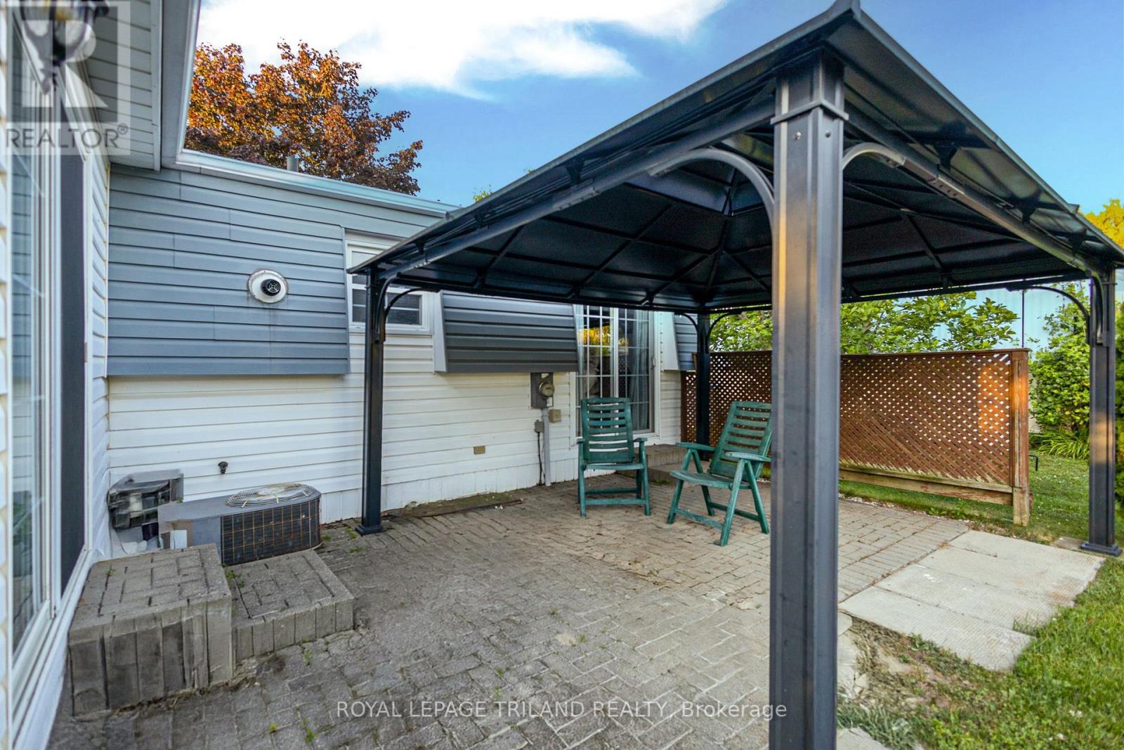 152 Pebble Beach Parkway, South Huron, Ontario  N0M 1T0 - Photo 42 - X12317832