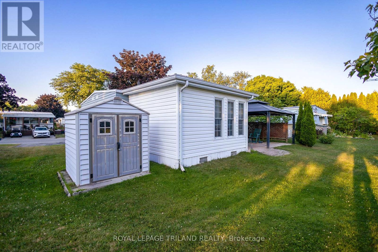 152 Pebble Beach Parkway, South Huron, Ontario  N0M 1T0 - Photo 44 - X12317832