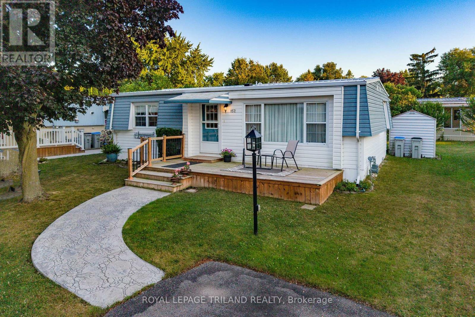 152 Pebble Beach Parkway, South Huron, Ontario  N0M 1T0 - Photo 5 - X12317832