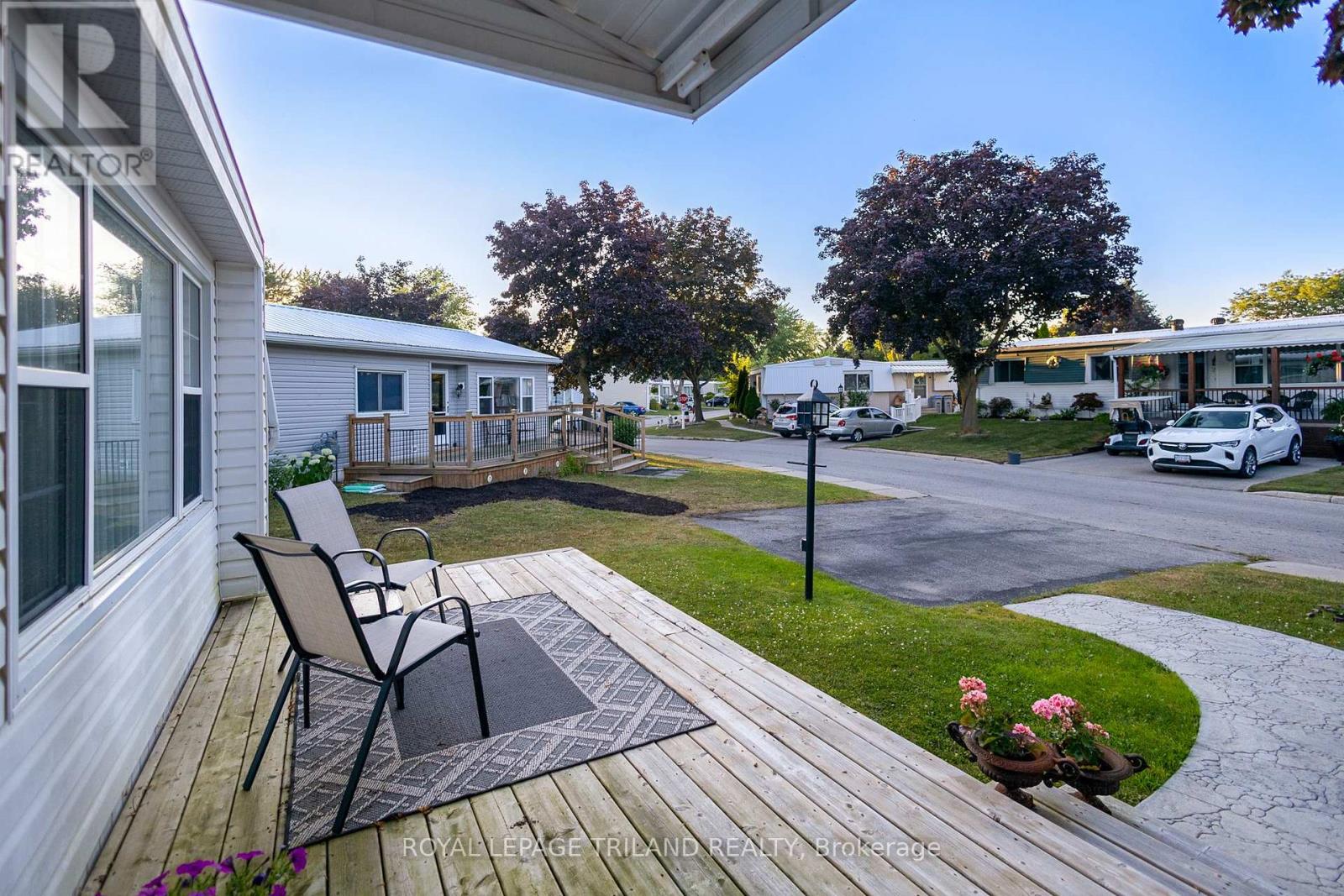 152 Pebble Beach Parkway, South Huron, Ontario  N0M 1T0 - Photo 6 - X12317832