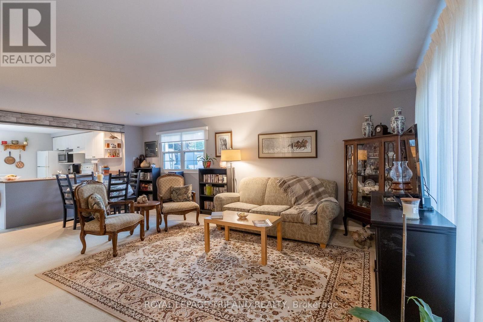 152 Pebble Beach Parkway, South Huron, Ontario  N0M 1T0 - Photo 8 - X12317832