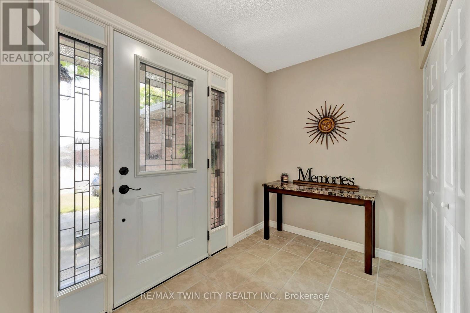 375 Elliott Street, Cambridge, Ontario  N1R 2L6 - Photo 2 - X12317779